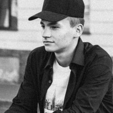 Адриан, 23, Уяр