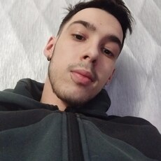 Геннадий, 19, Стаханов