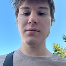 Родион, 21, Артём