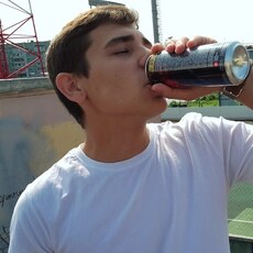 Валера, 21, Кировск (Мурманская область)