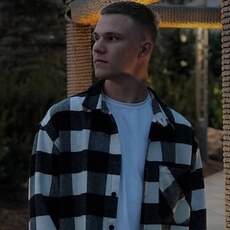 Лёша, 21, Морозовск
