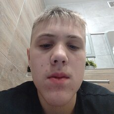 Юра, 20, Лагань
