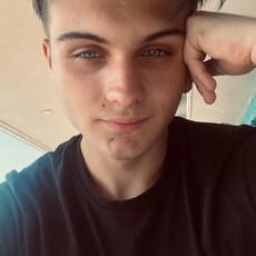 Толя, 21, Полярные Зори