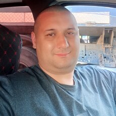 Илья, 29, Кировск (ЛНР)