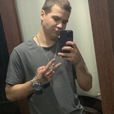 Илья, 23, Лагань