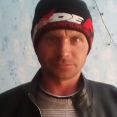 Антон, 47, Новоаннинский