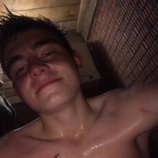 Владлен, 19, Вольск
