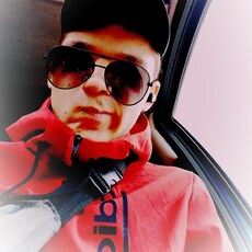 Олег, 20, Дмитриев