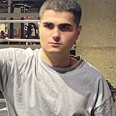 Исаак, 21, Партизанск