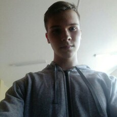 Виссарион, 24, Мончегорск