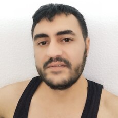 Илья, 32, Холмск