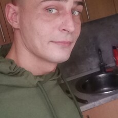 Илья, 32, Знаменск