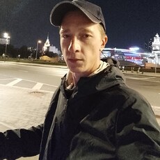 Рома, 28, Углегорск (ДНР)
