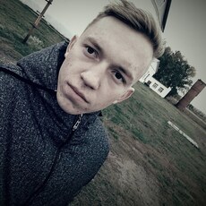 Лёня, 28, Родинское