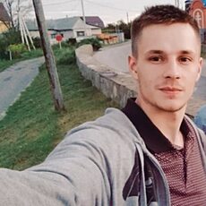 Виталий, 26, Снежное
