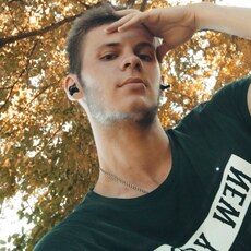 Андрей, 22, Короча