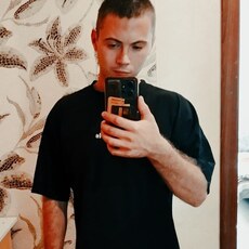 Максим, 24, Лагань