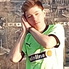 Игорь, 20, Курган