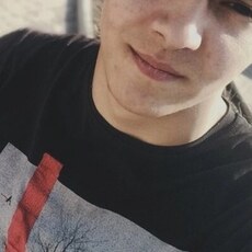 Арсений, 21, Среднеколымск