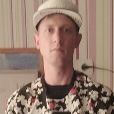 Лев, 31, Приволжск