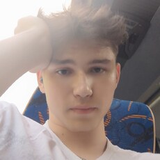 Харитон, 20, Туран