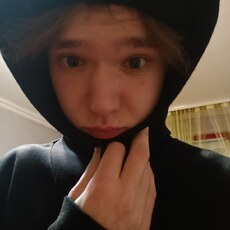 Лев, 19, Алчевск