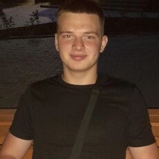 Валентин, 19, Невельск