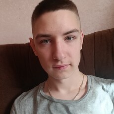 Артём, 19, Усинск