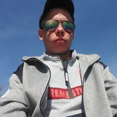 Вася, 23, Островной