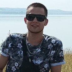 Максим, 27, Слободской