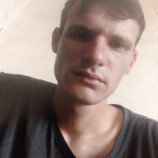 Юра, 23, Тюмень