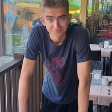 Артём, 19, Белоусово