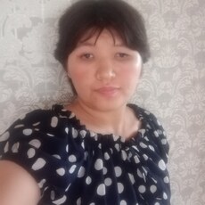 Зинаида, 25, Горское