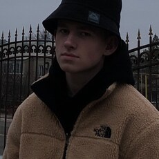 Кирилл, 20, Узловая