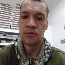 Матвей, 32, Кировское