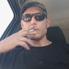 Толя, 38, Углич