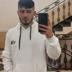 Адриан, 20, Строитель