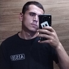 Рома, 26, Светогорск