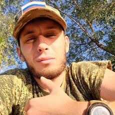 Адриан, 25, Брянка