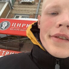 Харитон, 20, Кириши
