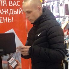 Илья, 25, Авдеевка
