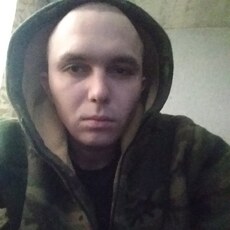 Адриан, 26, Краснозаводск