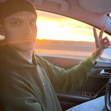 Даня, 23, Железногорск (Курская область)
