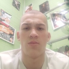 Матвей, 22, Кировск (ЛНР)