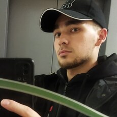 Роман, 23, Гай