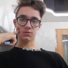 Юлиан, 21, Струнино