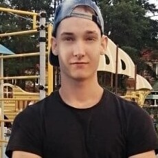 Илюха, 26, Коммунар