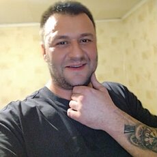 Оскар, 41, Дигора