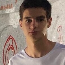 Валерий, 20, Слободской