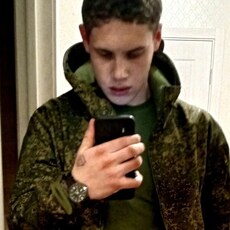 Артём, 20, Часов Яр